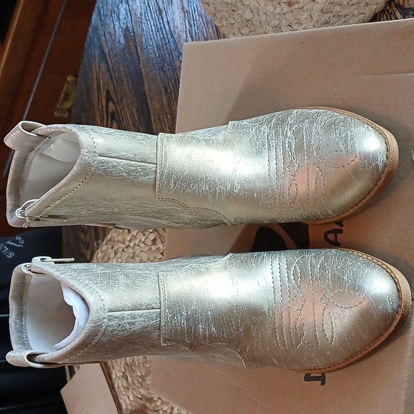 Dirty Laundry metallic booties - Picture 2 of 8